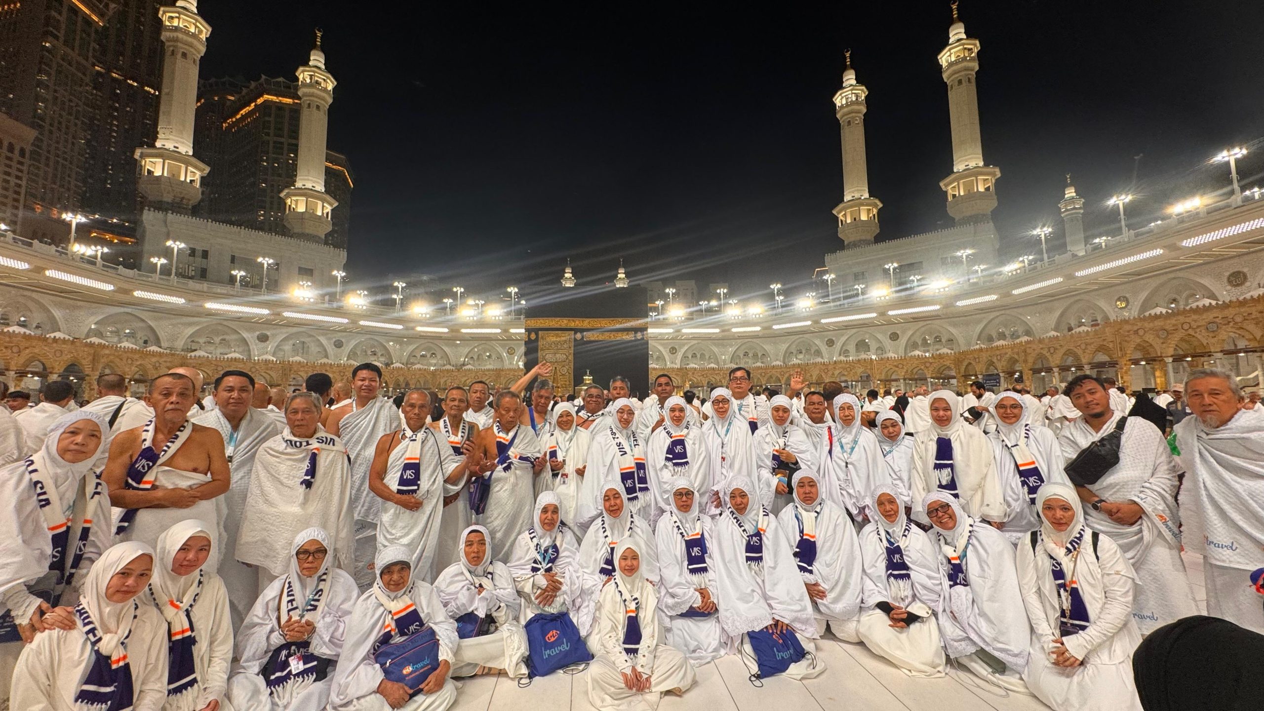 Laporan Keberangkatan Umrah Jamaah VIS TRAVEL PALEMBANG - Pada tanggal 18 juli 2025, VIS TRAVEL telah memberangkatkan jamaah sebanyak 44 pax program 11 hr by pesawat Garuda Indonesia. Parah jamaah menunjukan semangat kerjasama yang erat dan merasakan perjalanan religi yang berkesan dan penuh makna.